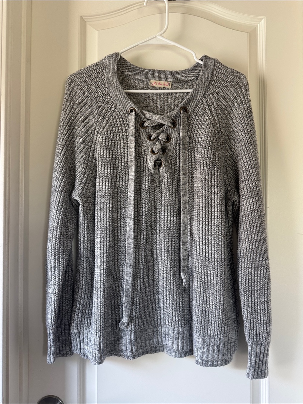 It's Our Time Light Grey Ribbed Lace-Up V-Neck Sweater/ E68